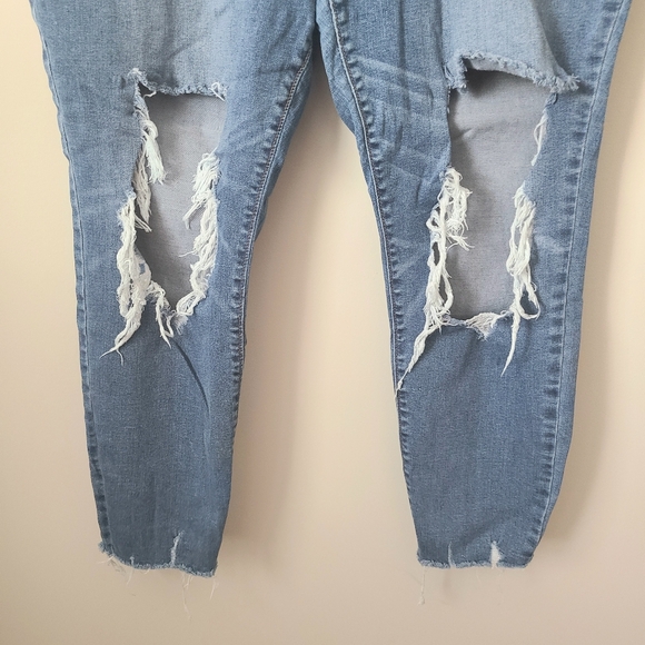 Old Navy Ripped Mid Rise Skinny Jeans - Picture 3 of 9